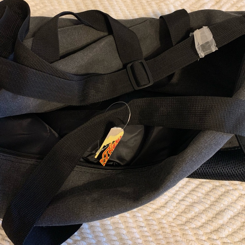 Ed Hardy Skull Graphic Duffel Bag NWT - Picture 8 of 8